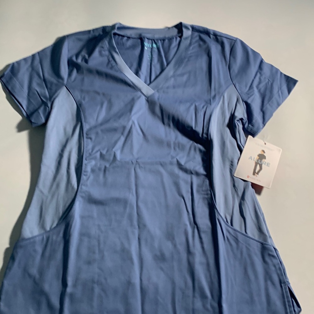 New medical scrub set